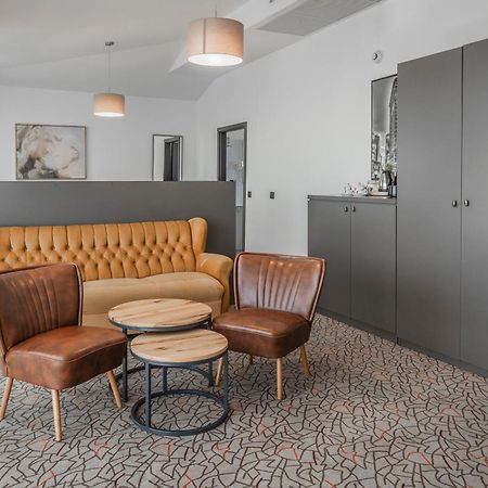 Charm Boutique Hotel Сату-Маре Экстерьер фото