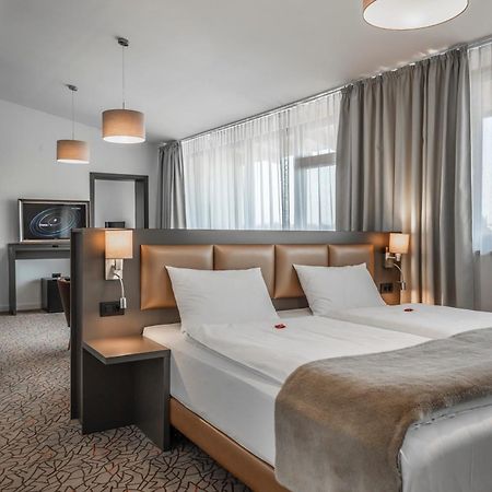 Charm Boutique Hotel Сату-Маре Экстерьер фото