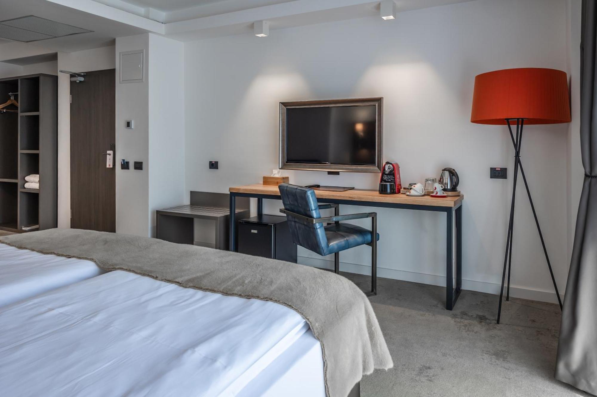 Charm Boutique Hotel Сату-Маре Экстерьер фото