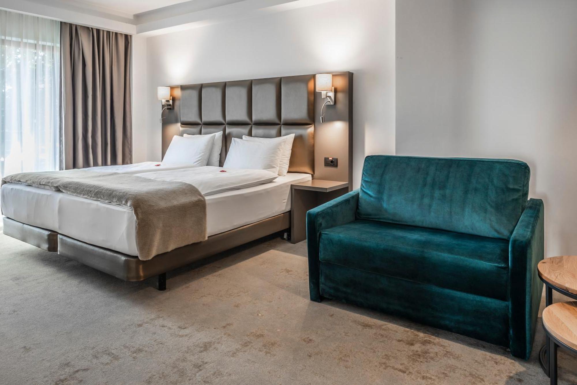 Charm Boutique Hotel Сату-Маре Экстерьер фото