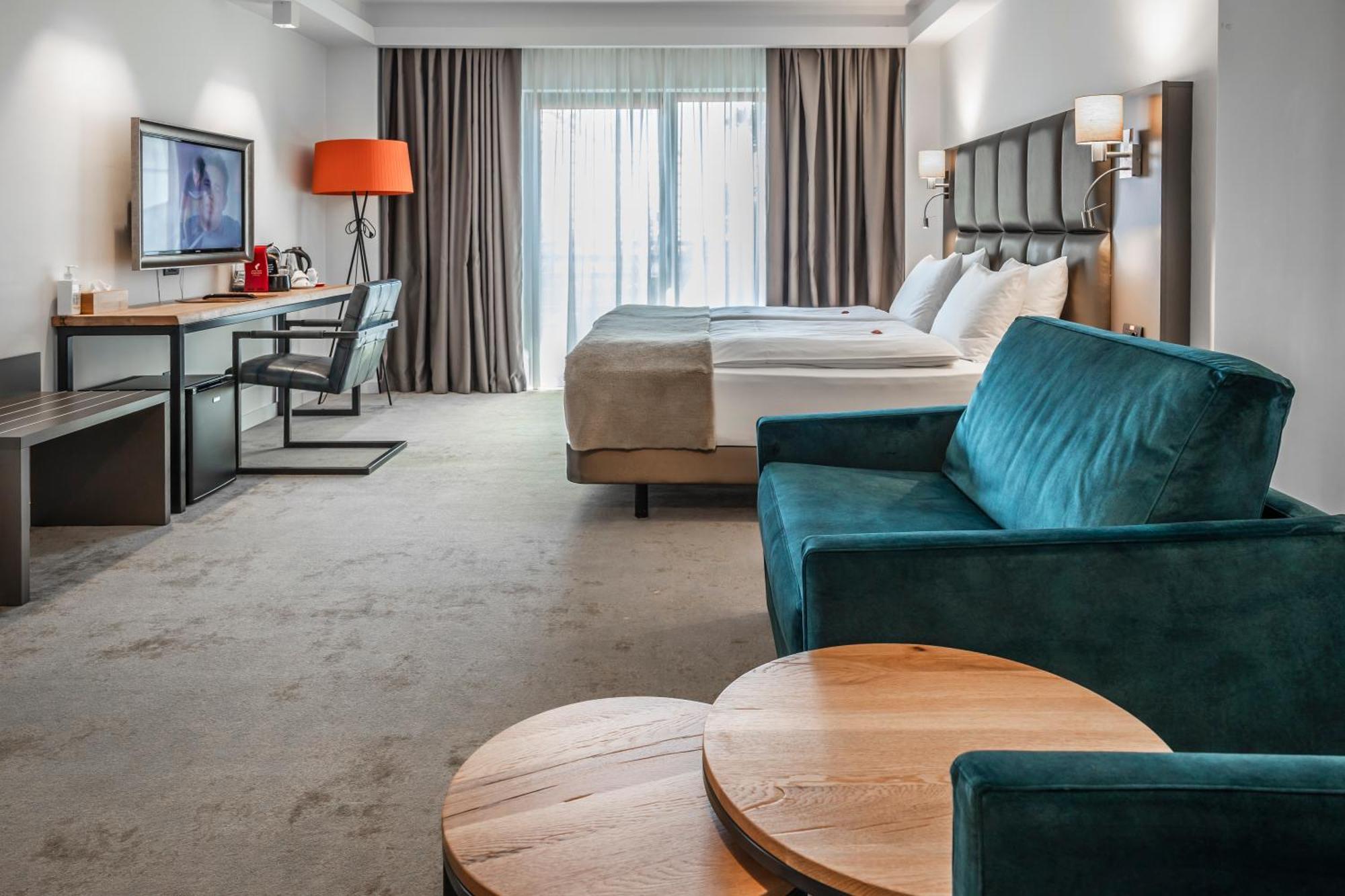 Charm Boutique Hotel Сату-Маре Экстерьер фото