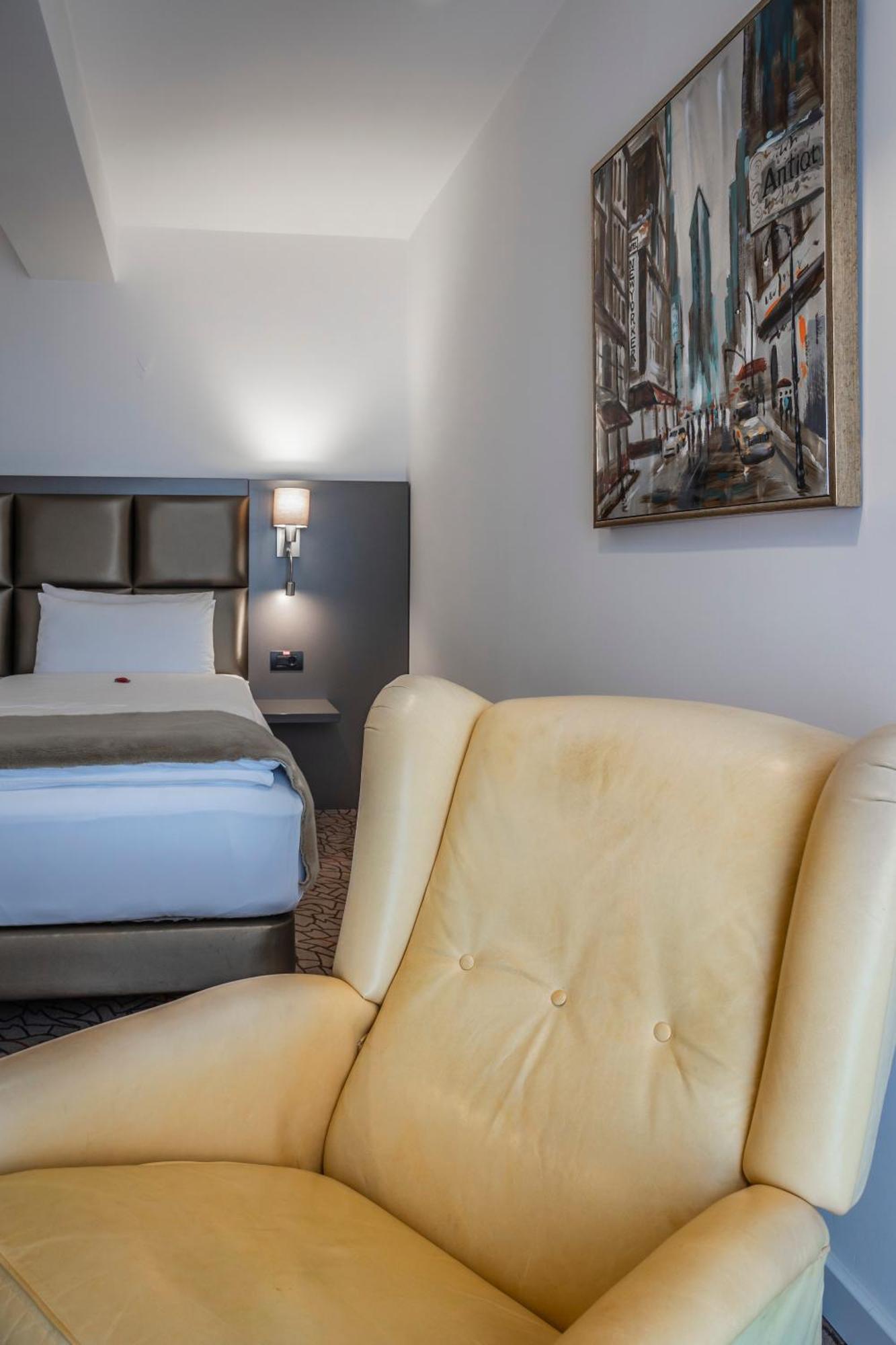 Charm Boutique Hotel Сату-Маре Экстерьер фото