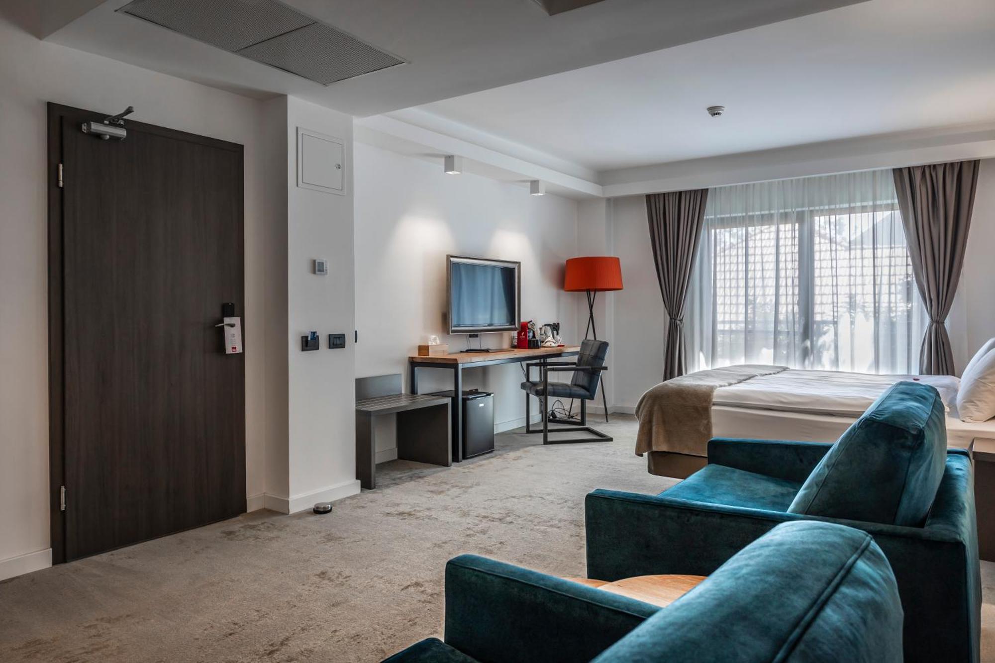 Charm Boutique Hotel Сату-Маре Экстерьер фото