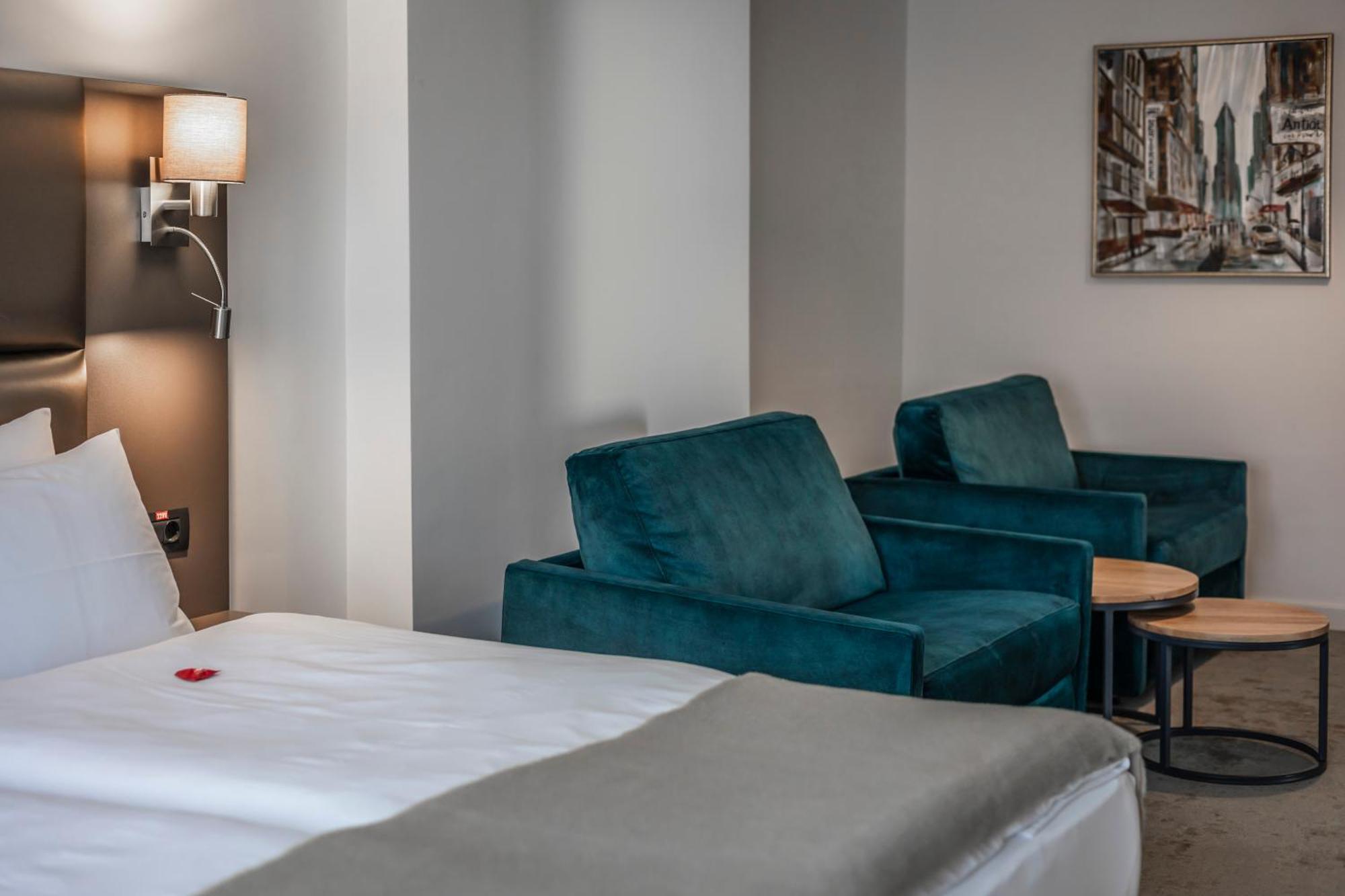 Charm Boutique Hotel Сату-Маре Экстерьер фото