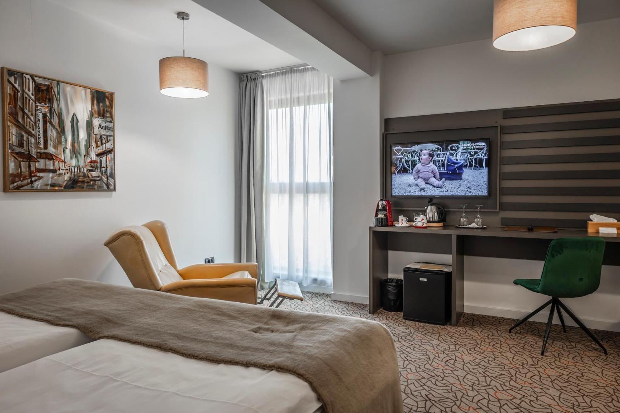 Charm Boutique Hotel Сату-Маре Экстерьер фото
