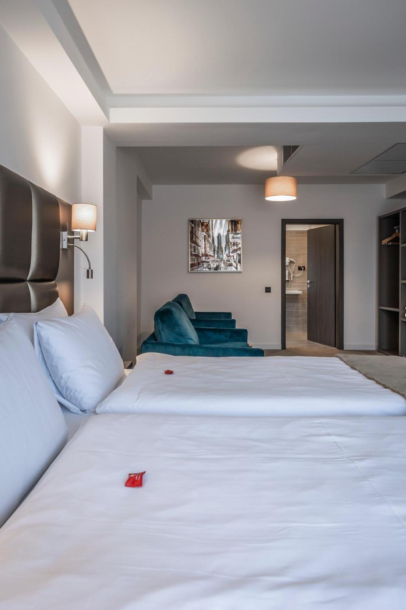 Charm Boutique Hotel Сату-Маре Экстерьер фото