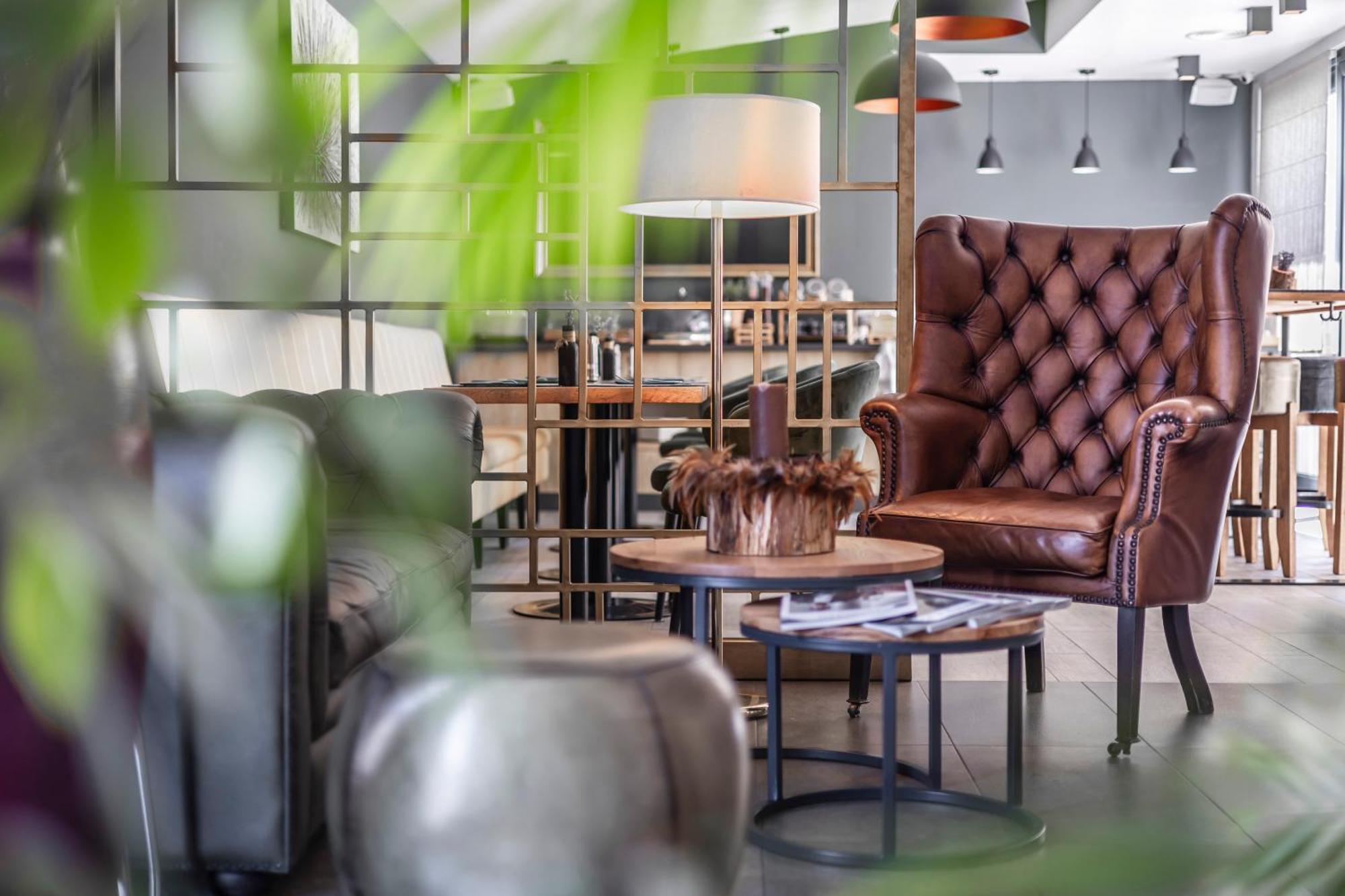 Charm Boutique Hotel Сату-Маре Экстерьер фото