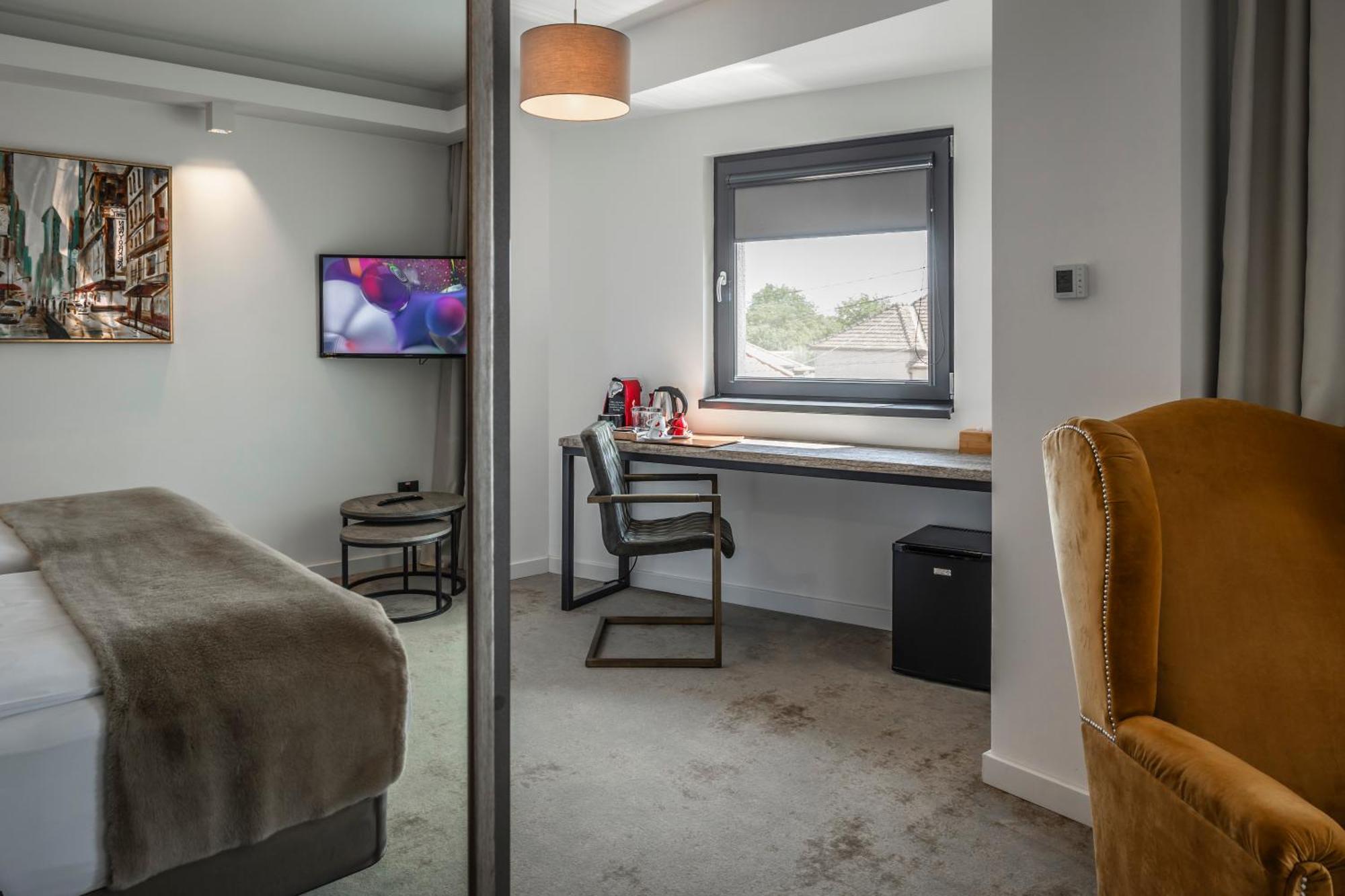 Charm Boutique Hotel Сату-Маре Экстерьер фото