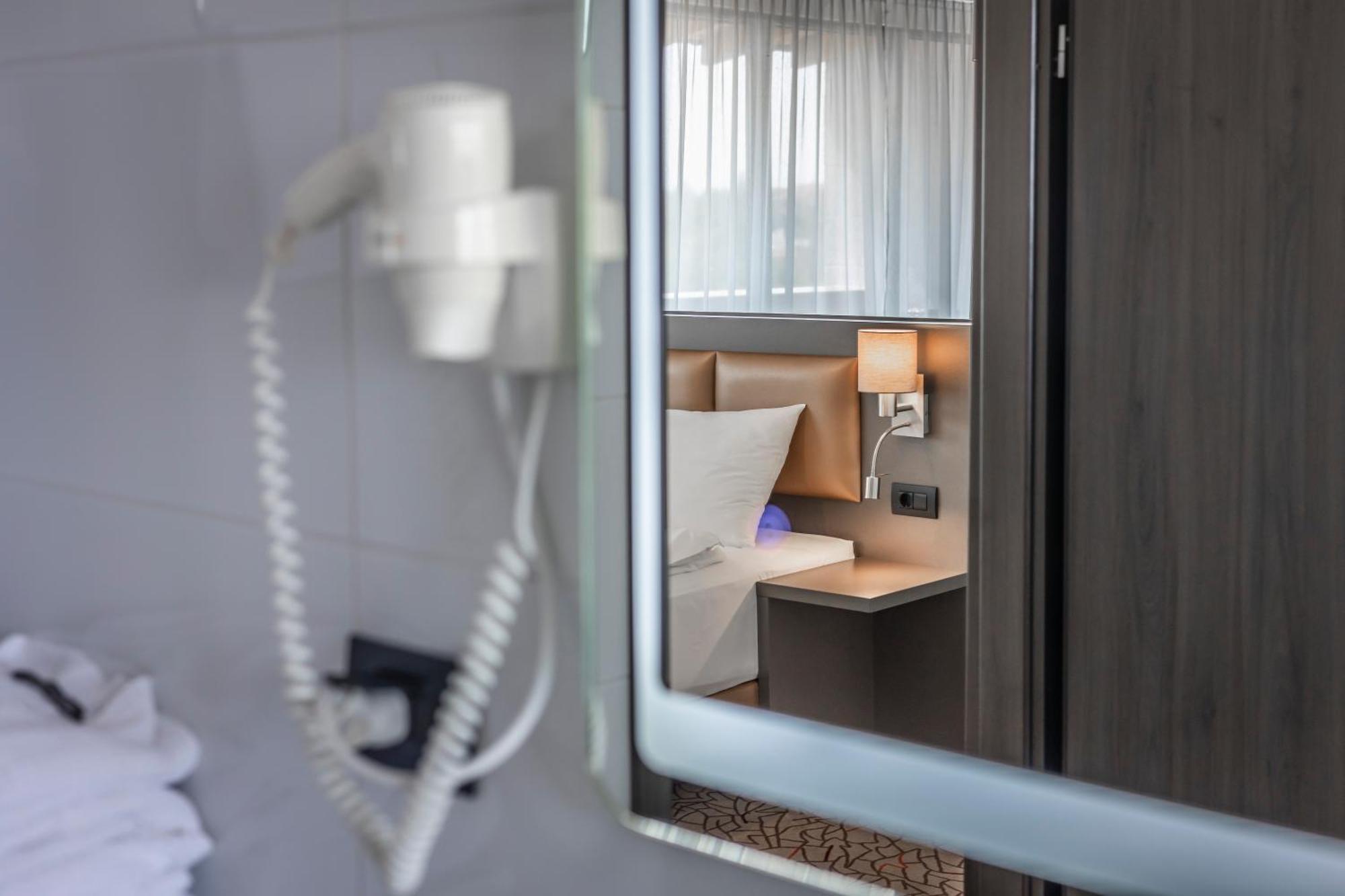 Charm Boutique Hotel Сату-Маре Экстерьер фото