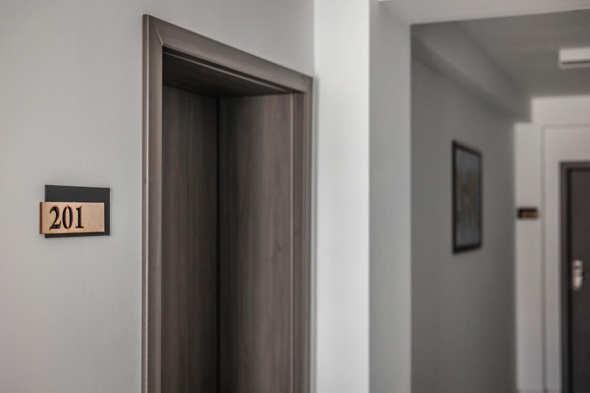 Charm Boutique Hotel Сату-Маре Экстерьер фото