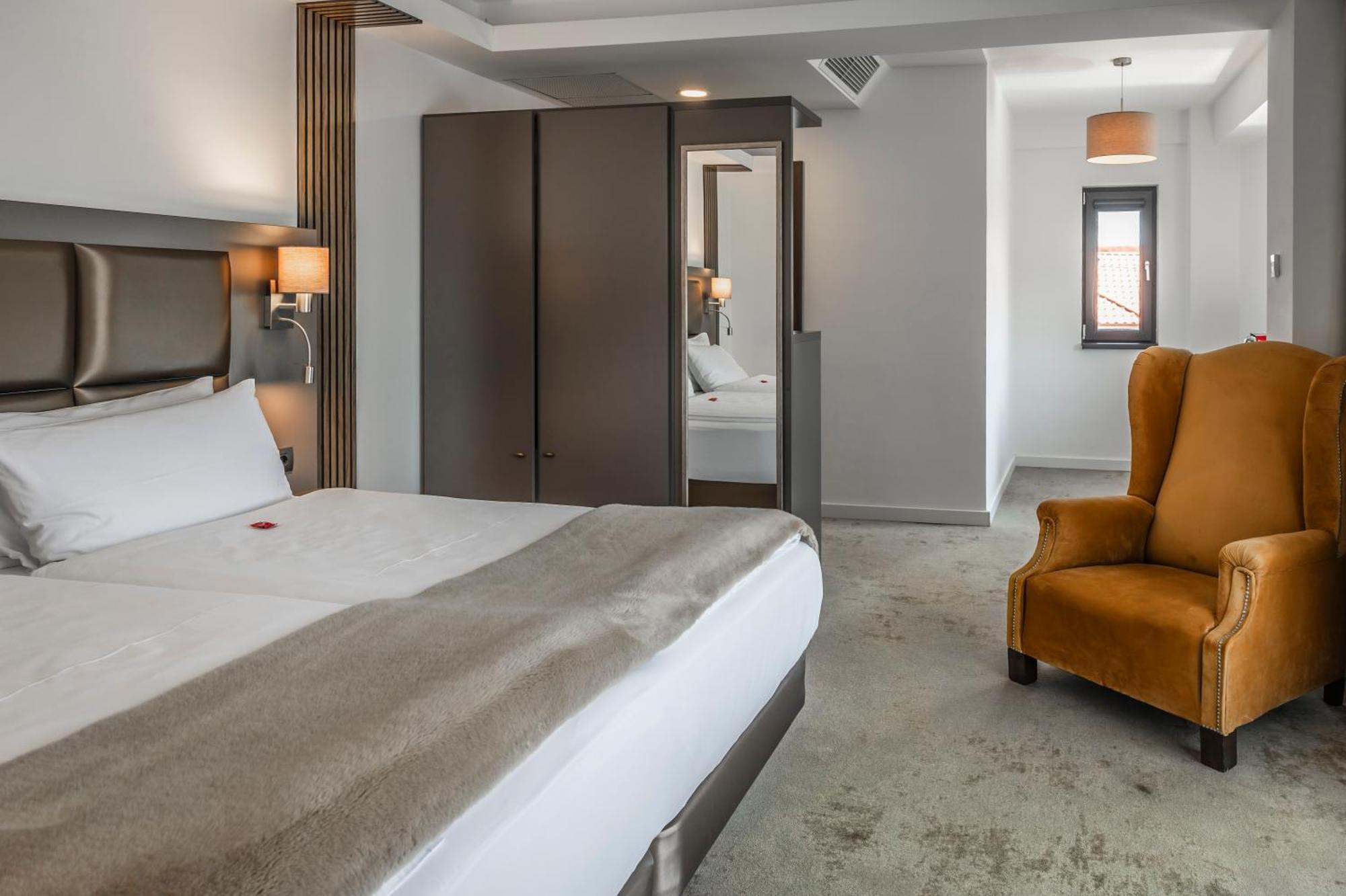 Charm Boutique Hotel Сату-Маре Экстерьер фото