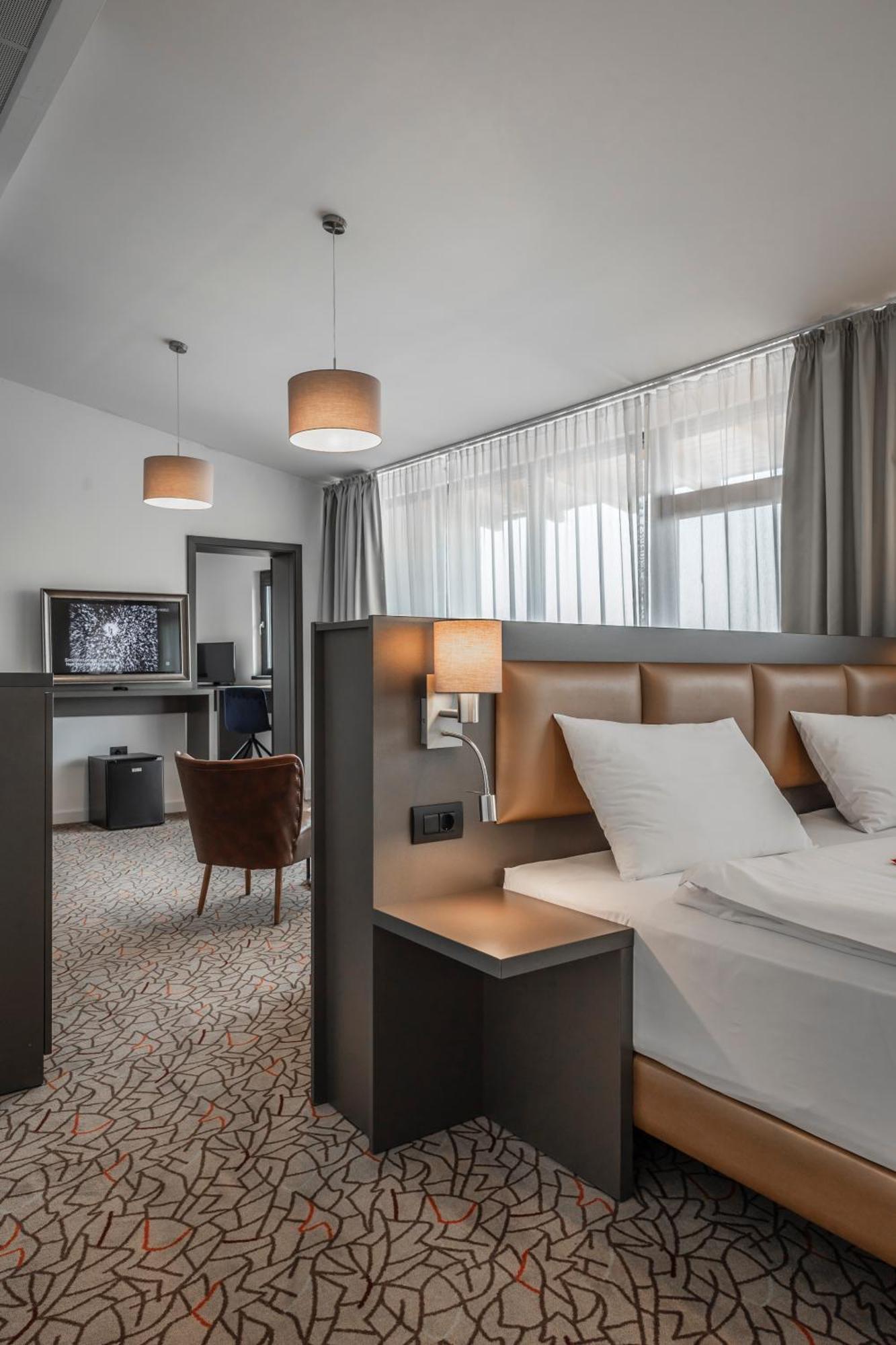 Charm Boutique Hotel Сату-Маре Экстерьер фото