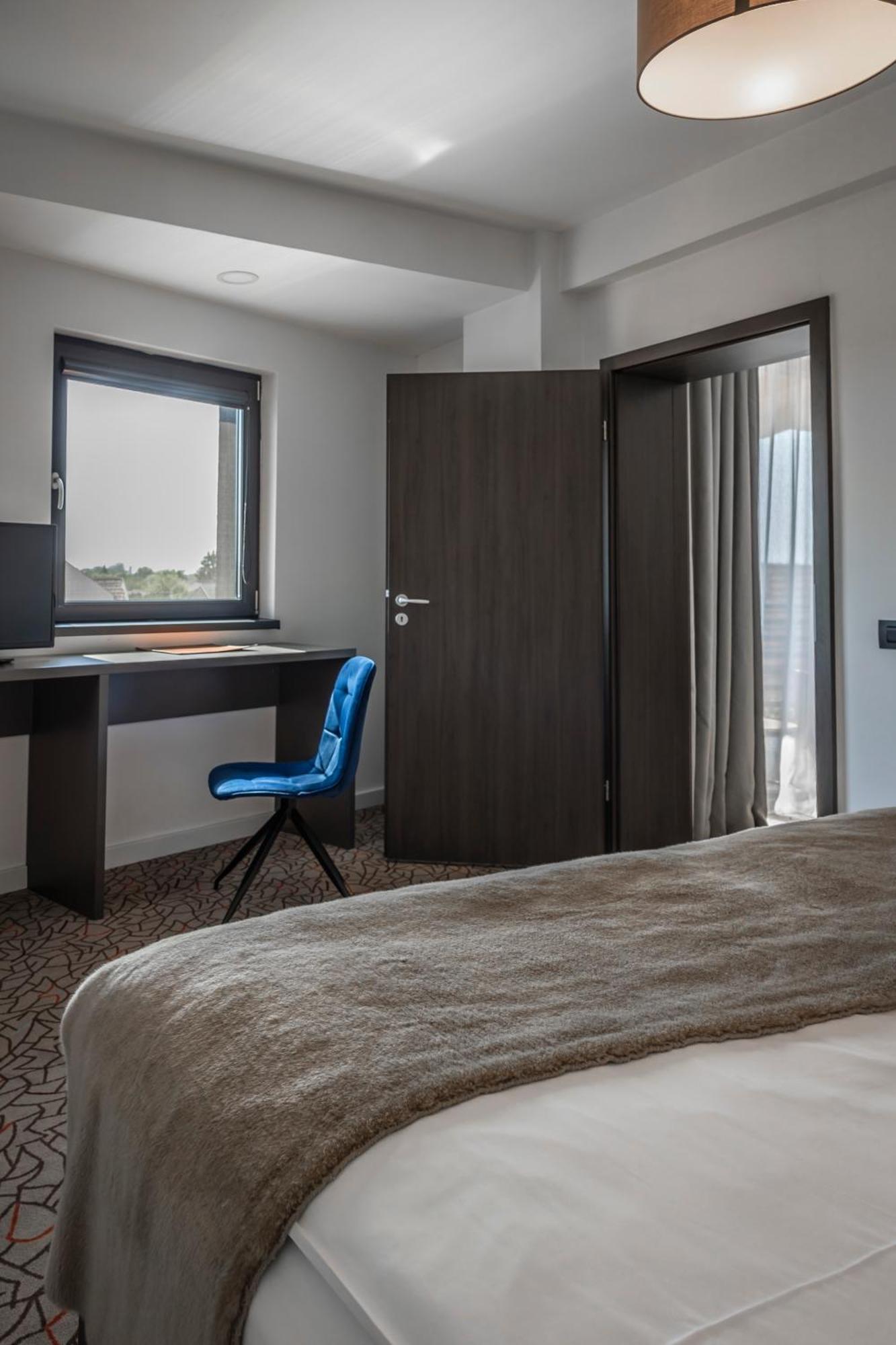 Charm Boutique Hotel Сату-Маре Экстерьер фото