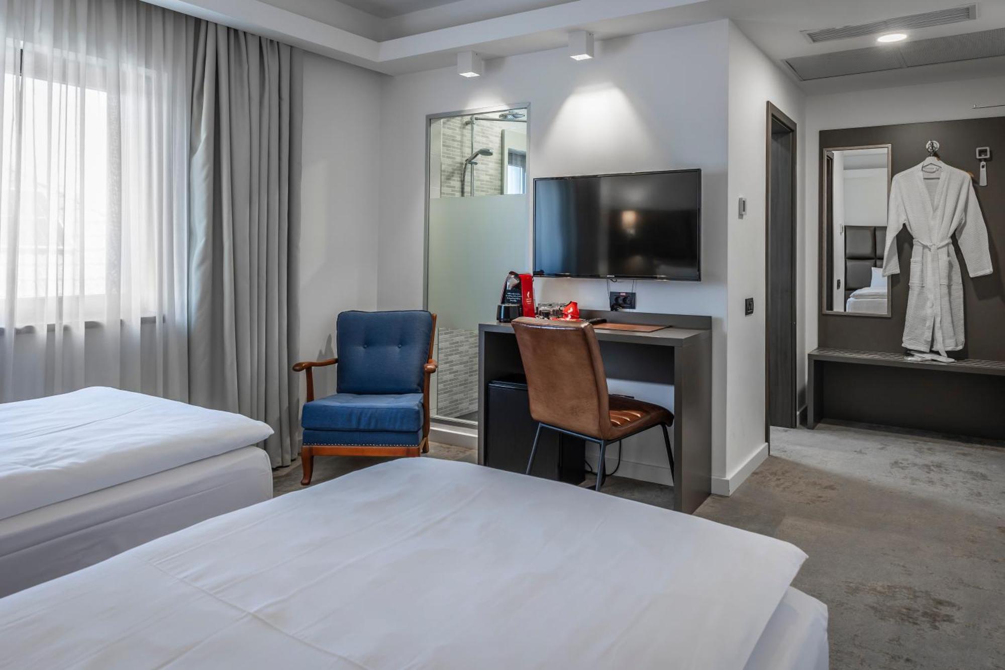 Charm Boutique Hotel Сату-Маре Экстерьер фото