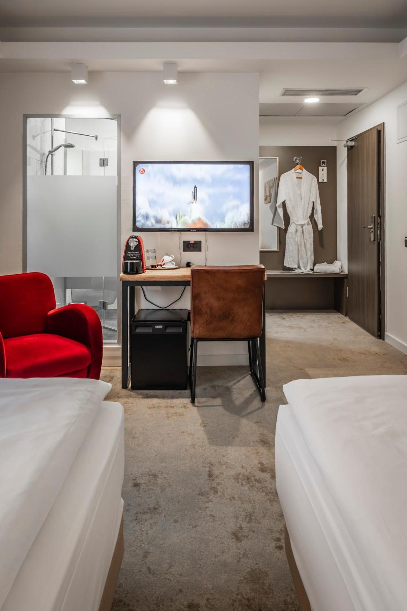 Charm Boutique Hotel Сату-Маре Экстерьер фото